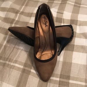 Comfy Tan & Black Heels